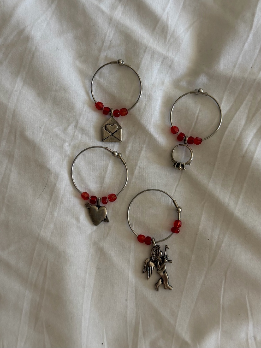 🍷 4Pc Love-themed Wine Glass Charms Set - silver & red 💌